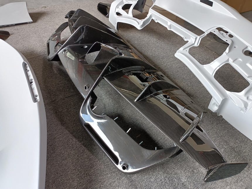 Dry Carbon Fiber Full Set Body Kit Front Bumper Rear Bumper Side Skirt For 488 GTB Pista Style