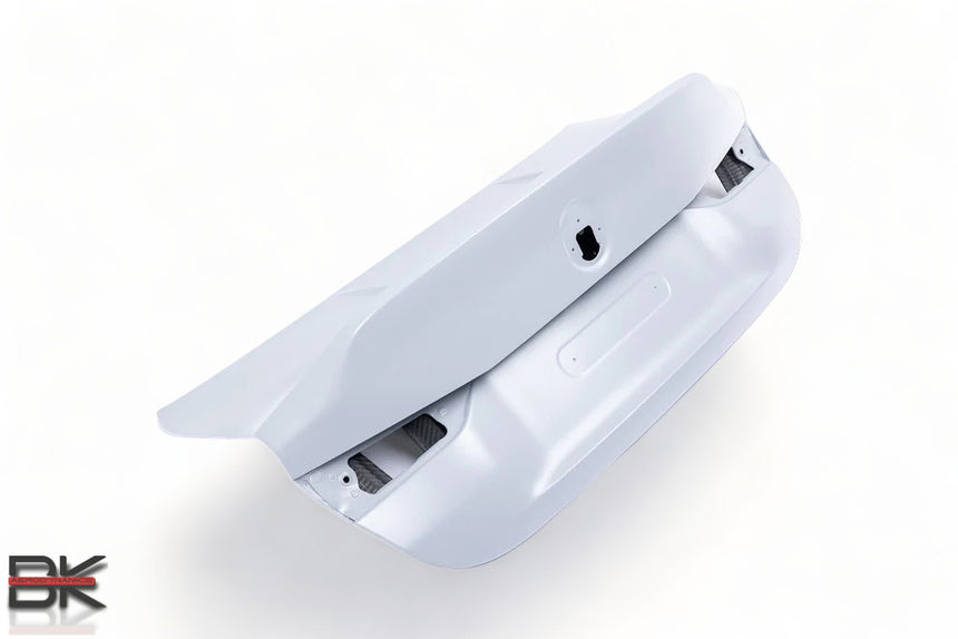 KARBONIUS G82 M4 CSL STYLE TRUNK LID