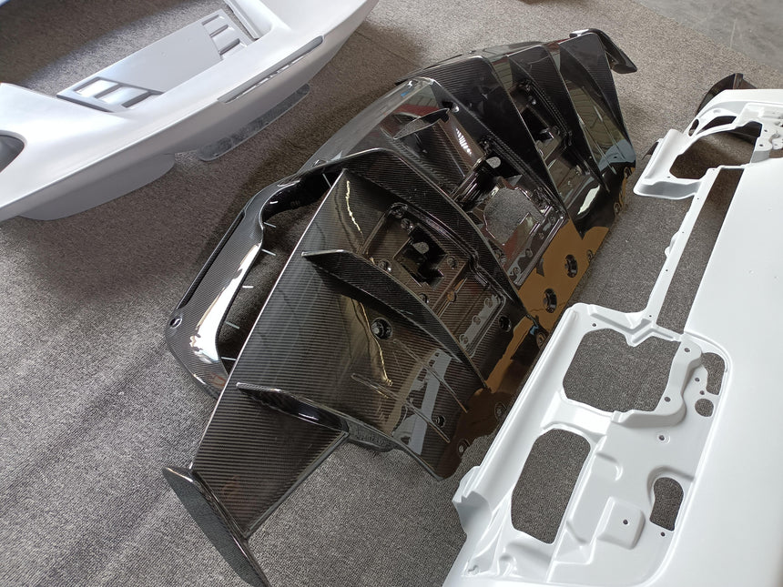 Dry Carbon Fiber Full Set Body Kit Front Bumper Rear Bumper Side Skirt For 488 GTB Pista Style